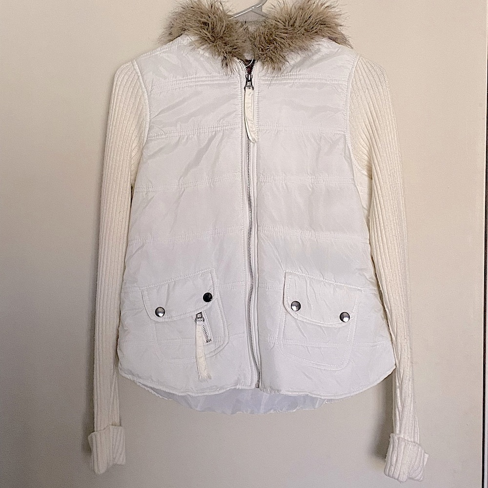 Lena jeans white sweater with brown fur lining size S